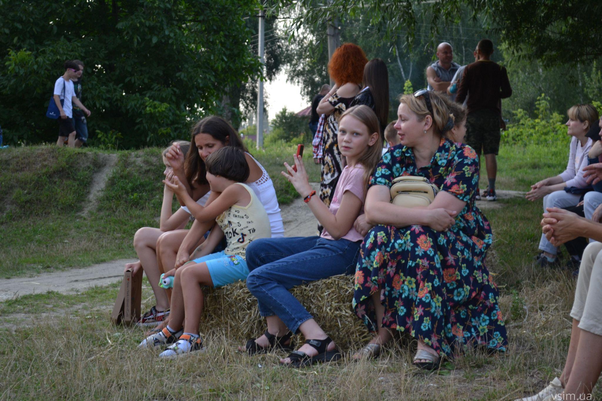 Новини Хмельницького - фото з Фудкорт, музика та кіно: у Молодіжному парку триває «Американський пікнік» (ФОТО, ВІДЕО)