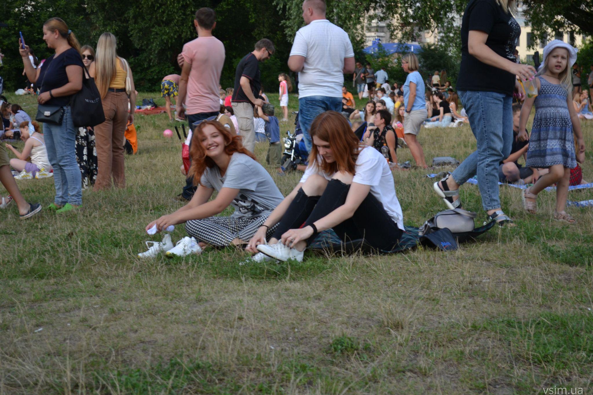 Новини Хмельницького - фото з Фудкорт, музика та кіно: у Молодіжному парку триває «Американський пікнік» (ФОТО, ВІДЕО)