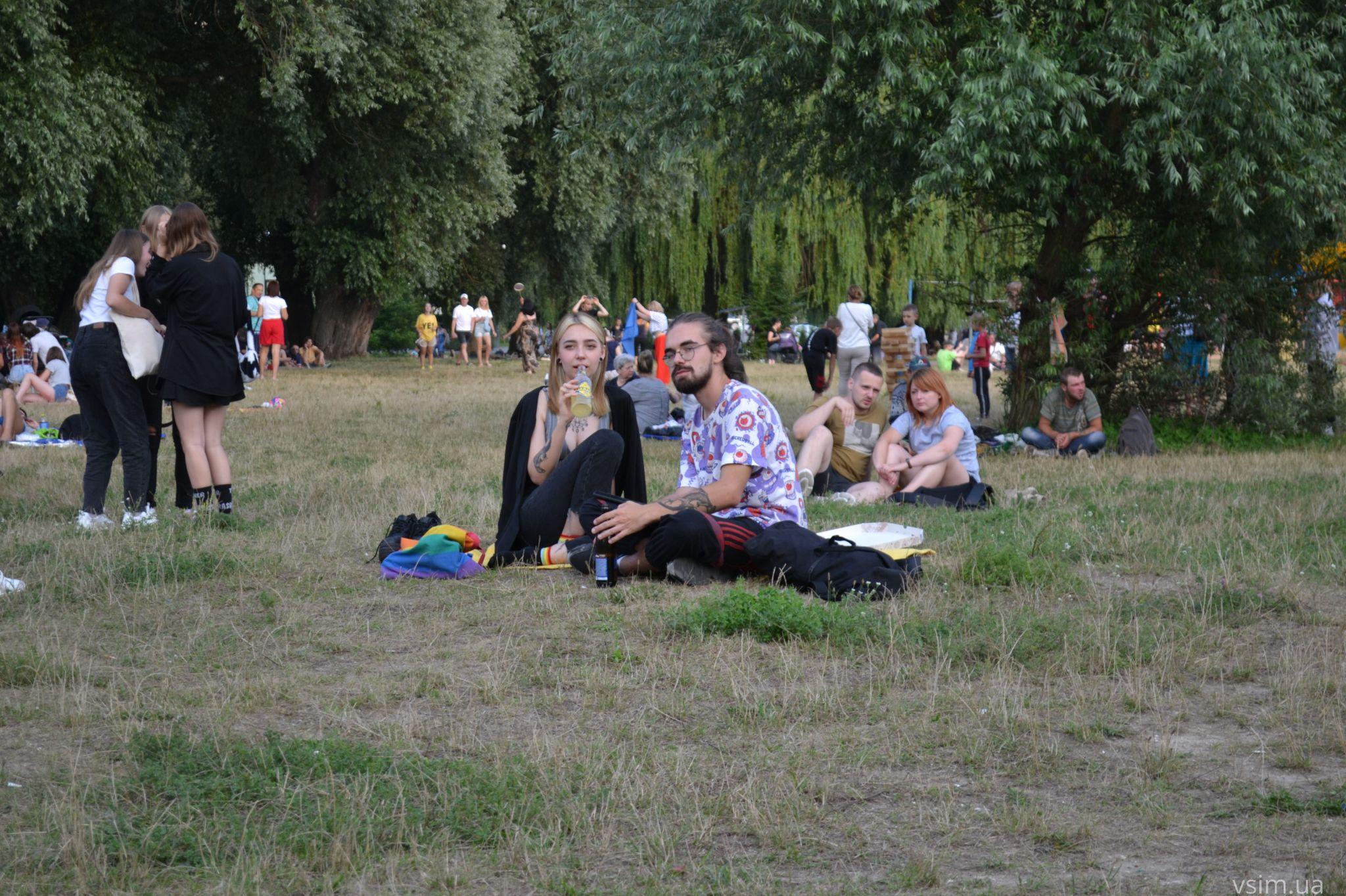 Новини Хмельницького - фото з Фудкорт, музика та кіно: у Молодіжному парку триває «Американський пікнік» (ФОТО, ВІДЕО)