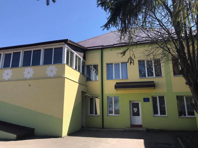Новини Хмельницького - фото з У Лісових Гринівцях є “Висранка” і живуть депутати. Репортаж з села Нет описания.