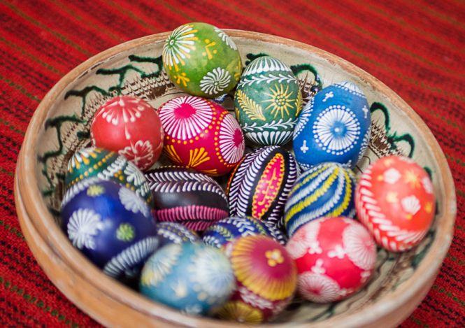 Новини Вінниці - фото з Традиції Поділля. Як молодь у давнину фліртувала за допомогою писанок на Великдень