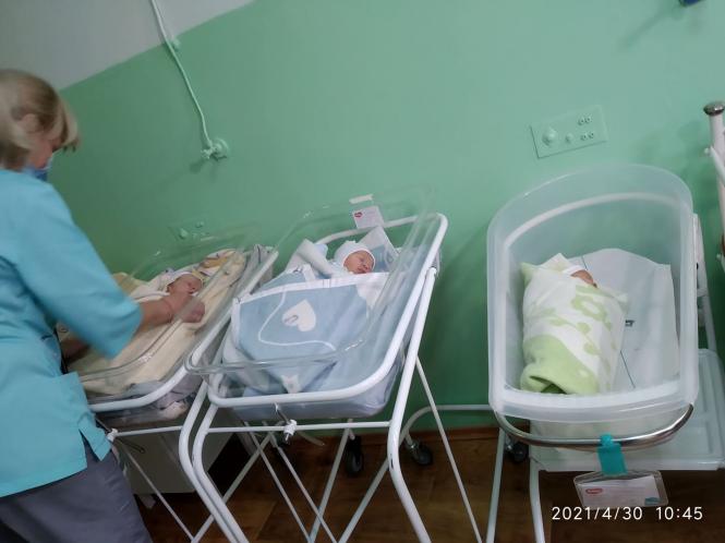 Новини Тернополя - фото з Мами їх не скривдили, дітки здорові. Репортаж із лікарні, куди за два дні підкинули трьох малят Немає опису.