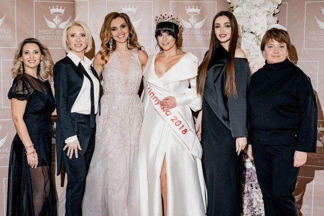 Новини Вінниці - фото з Корони отримали всі. Хто переміг у конкурсі «Місіс Вінниця та Місіс Поділля-2021»