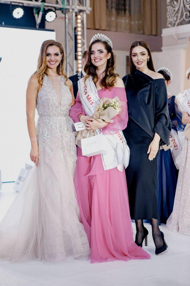 Новини Вінниці - фото з Корони отримали всі. Хто переміг у конкурсі «Місіс Вінниця та Місіс Поділля-2021»