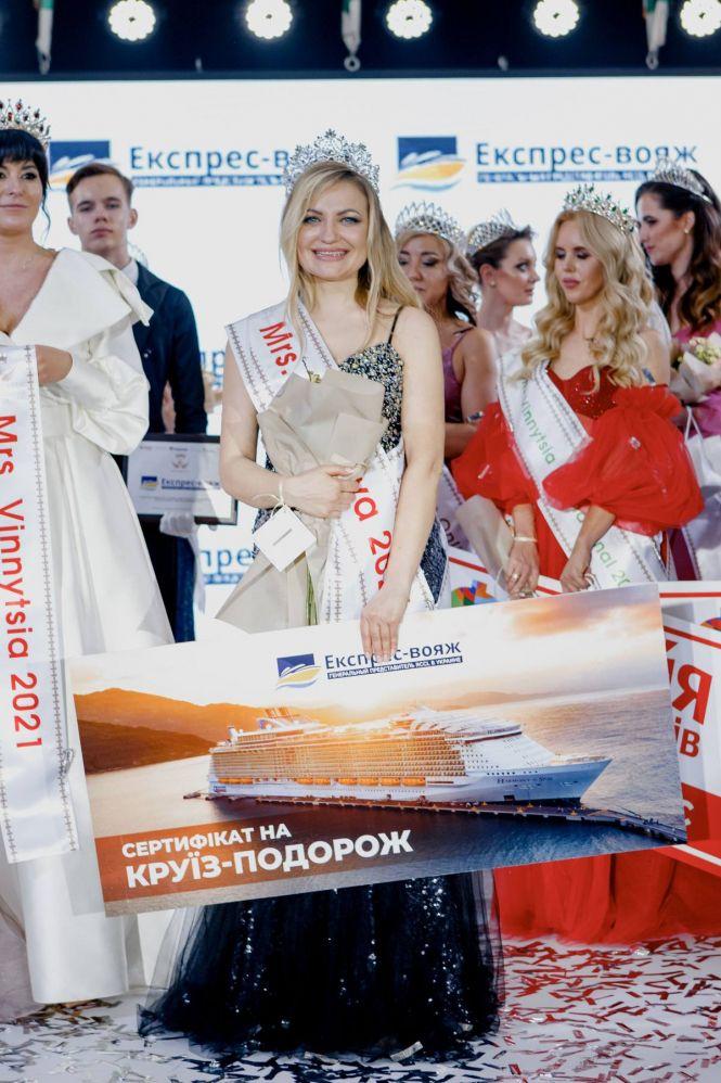 Новини Вінниці - фото з Корони отримали всі. Хто переміг у конкурсі «Місіс Вінниця та Місіс Поділля-2021»