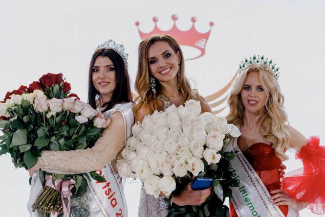 Новини Вінниці - фото з Корони отримали всі. Хто переміг у конкурсі «Місіс Вінниця та Місіс Поділля-2021»