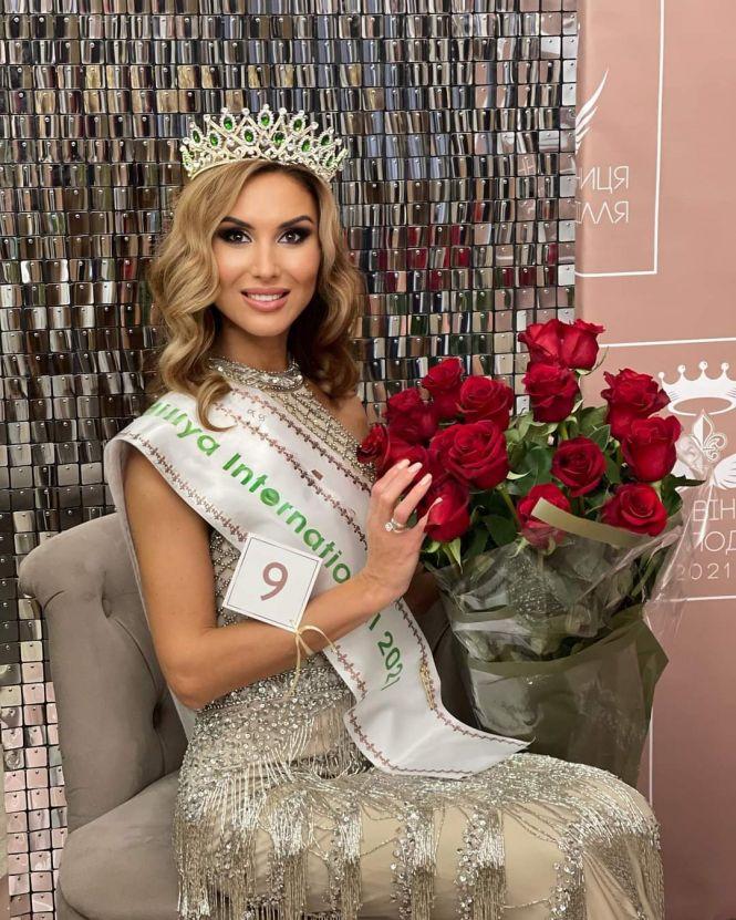 Новини Вінниці - фото з Корони отримали всі. Хто переміг у конкурсі «Місіс Вінниця та Місіс Поділля-2021»