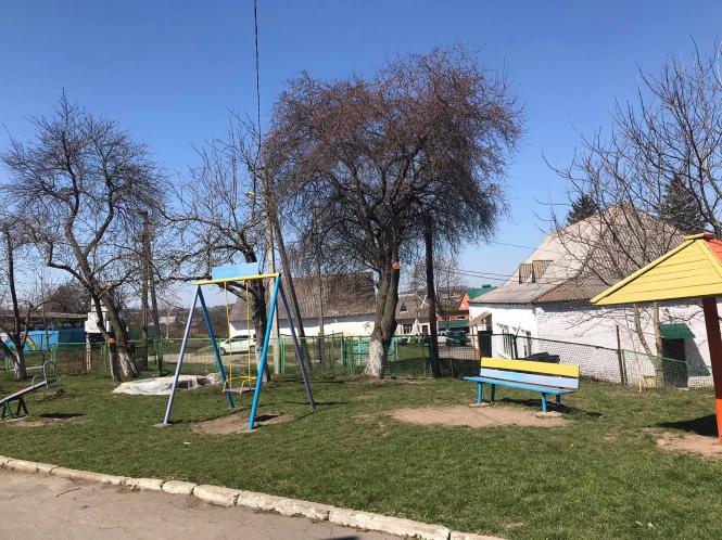 Новини Хмельницького - фото з У Лісових Гринівцях є “Висранка” і живуть депутати. Репортаж з села Нет описания.