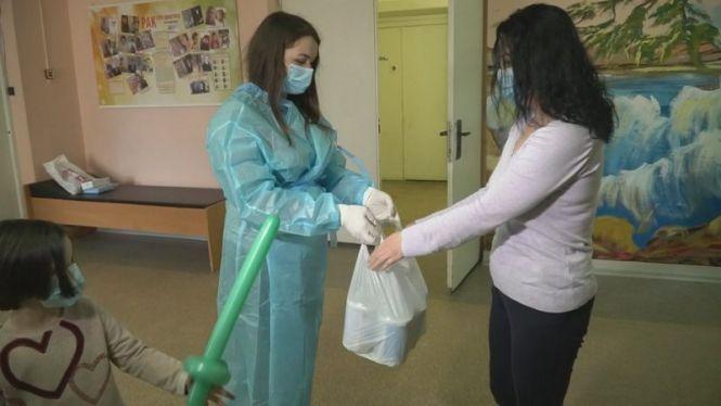 Новини Вінниці - фото з Юна вінницька тхеквондистка обрізала волосся, щоб допомогти хлопчику з онко