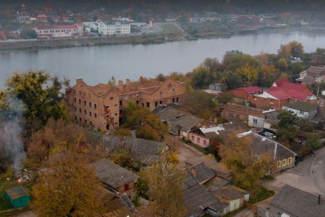 Новини Вінниці - фото з Будинок на кістках та ціна на стрибок з парашутом: важливе за 3 травня на 20minut.ua Готель з пірсом хочуть збудувати біля басейну «Авангард»