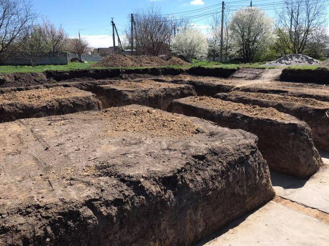 Новини Вінниці - фото з «Валяються черепи, зуби і кістки». В Тяжилові зводять будівлю на місці кладовища без перепоховання