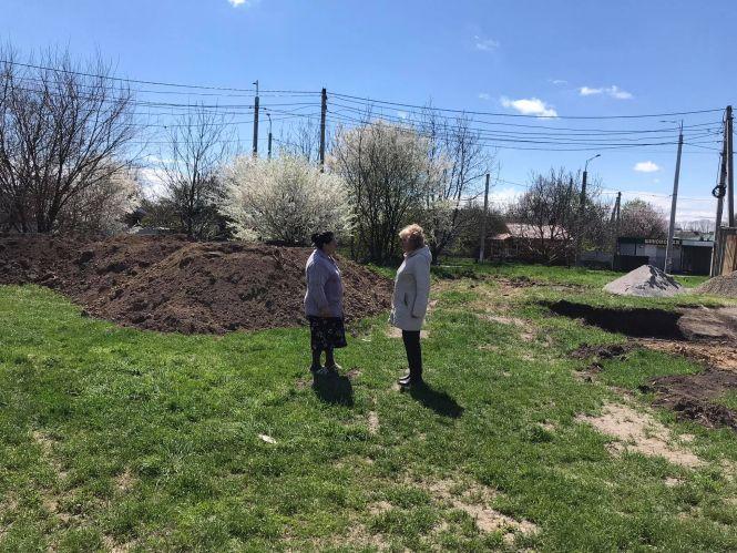 Новини Вінниці - фото з «Валяються черепи, зуби і кістки». В Тяжилові зводять будівлю на місці кладовища без перепоховання