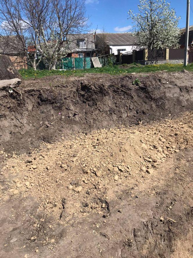 Новини Вінниці - фото з «Валяються черепи, зуби і кістки». В Тяжилові зводять будівлю на місці кладовища без перепоховання