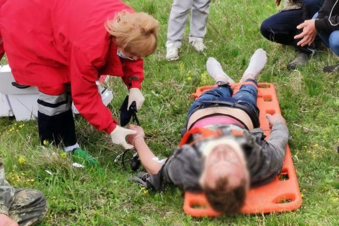 Новини Хмельницького - фото з BMW злетів зі скелі на Хмельниччині. У поліції повідомили деталі ДТП