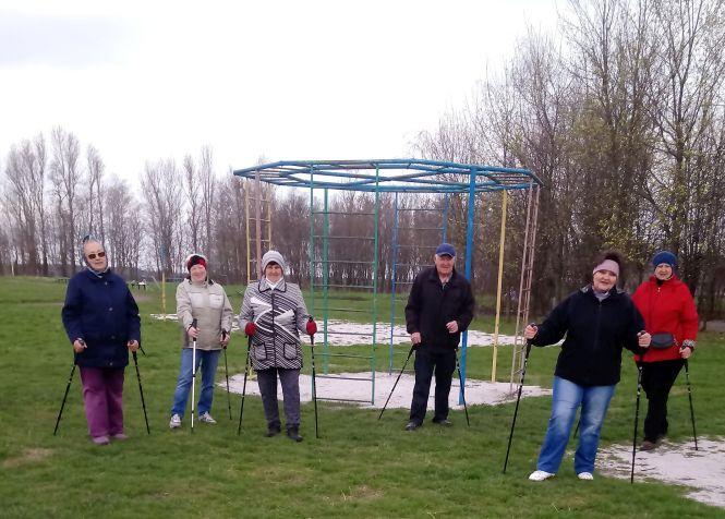 Новини Козятина - фото з Як підопічні терцентру скандинавською ходьбою займалися