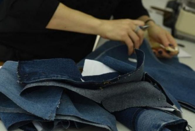 Новини Вінниці - фото з Джинсові килимки на ткацьких верстатах або що таке апсайклінг по-вінницьки