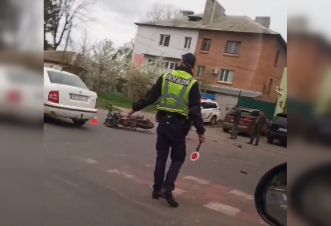 Новини Вінниці - фото з «Виглядає страшно». На Стрілецькій в аварію потрапив мотоцикл