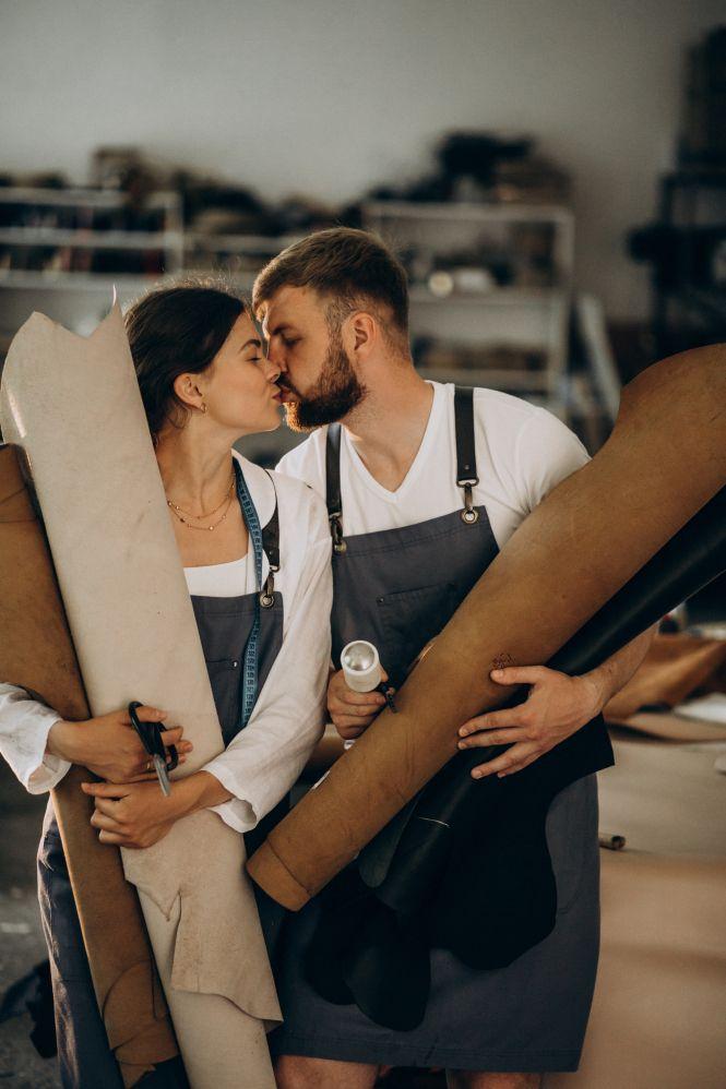 Новини Тернополя - фото з Я успішна! Як теребовлянка з чоловіком створили бренд шкіряних виробів, які продають у всьому світі