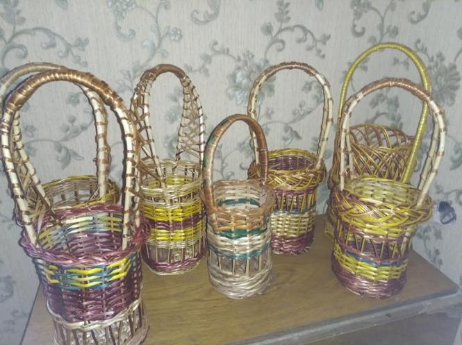 Новини Тернополя - фото з Кошики, крісла та столи: чоловік з Кременеччини майже 40 років займається лозоплетінням Немає опису світлини.