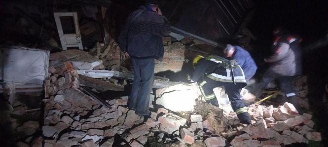 Новини Вінниці - фото з Вибух газу на Гайсинщині. З-під завалів діставали потерпілу власницю будинку