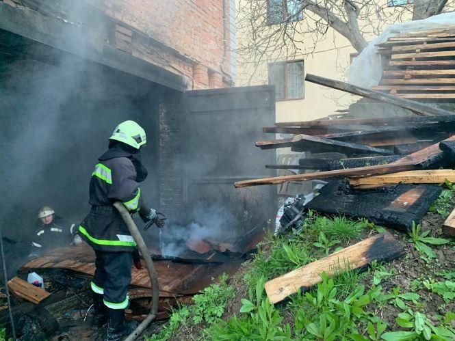 Новини Вінниці - фото з Ранкова пожежа на П'ятничанах. Рятувальники розповіли, що горіло
