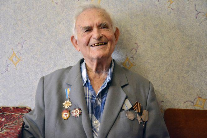 Новини Вінниці - фото з «Як окропом, обпекло ногу від осколків…»  Фронтовик написав вірш про своє поранення