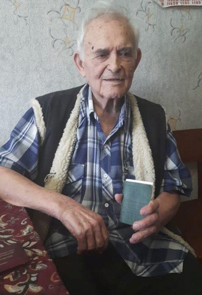 Новини Вінниці - фото з «Як окропом, обпекло ногу від осколків…»  Фронтовик написав вірш про своє поранення