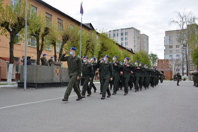 Новини Вінниці - фото з «Бо ми нерозлийвода». Одному з братів дали повістку в армію, а другий сам попросився на службу