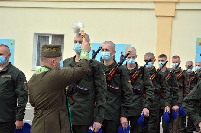 Новини Вінниці - фото з «Бо ми нерозлийвода». Одному з братів дали повістку в армію, а другий сам попросився на службу