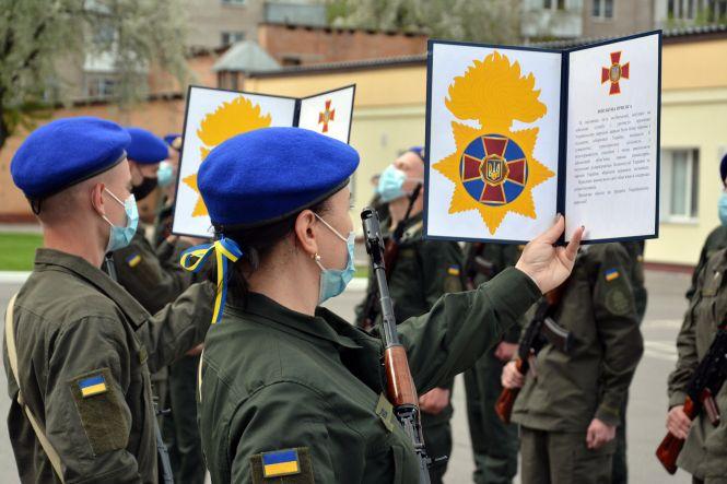 Новини Вінниці - фото з «Бо ми нерозлийвода». Одному з братів дали повістку в армію, а другий сам попросився на службу