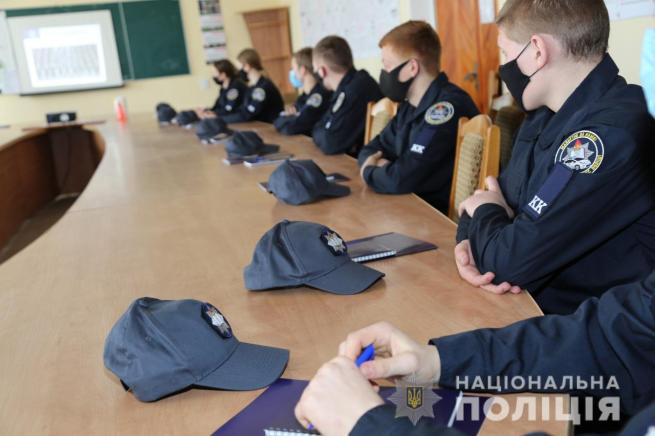 Новини Вінниці - фото з У Вінниці 36 юнаків та дівчат дали клятву кадета та засадили алею слави