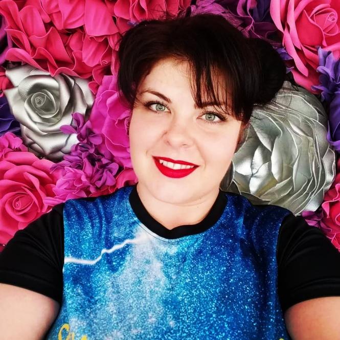 Возможно, это изображение (Татьяна Олексюк и роза)