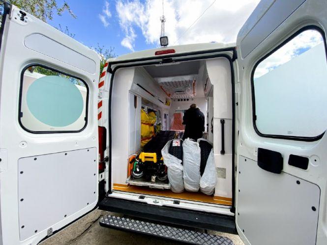 Новини Житомира - фото з 11 новеньких автомобілів швидкої допомоги поповнили автопарк обласного центру екстреної медичної допомоги