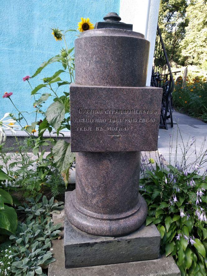 Новини Житомира - фото з І сміх, і сльози, і любов на житомирських кладовищах…