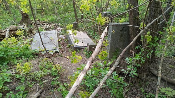 Новини Житомира - фото з І сміх, і сльози, і любов на житомирських кладовищах…