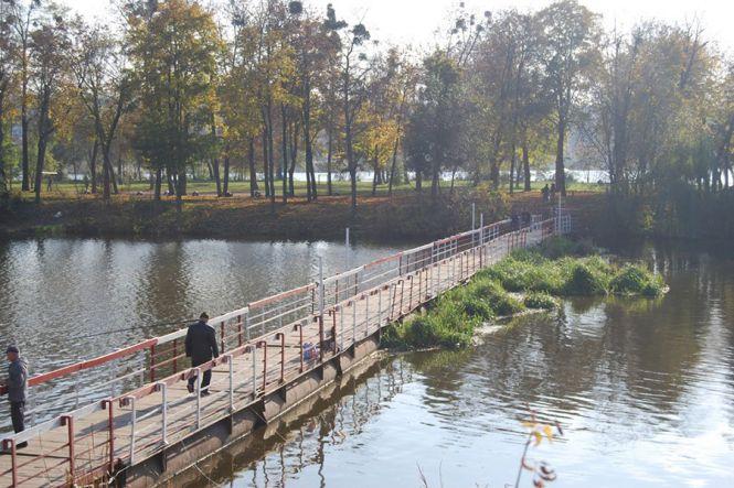 Новини Вінниці - фото з Для сміття мостів не треба. З острову Кемпа забрали 120 мішків непотребу