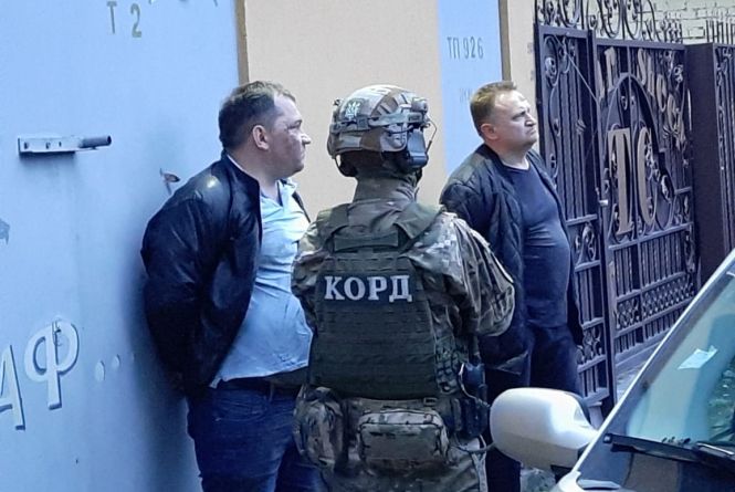 Обличчям в асфальт: бійці КОРДу біля Туркішсіті затримали двох чоловіків