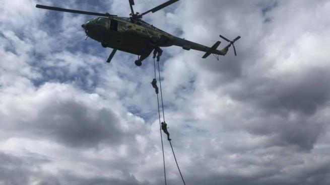 На зображенні може бути: вертоліт