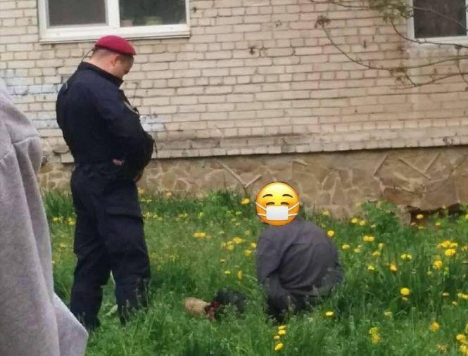 Новини Вінниці - фото з На Первозванного чоловік з ножем кидався на перехожих. Є поранені