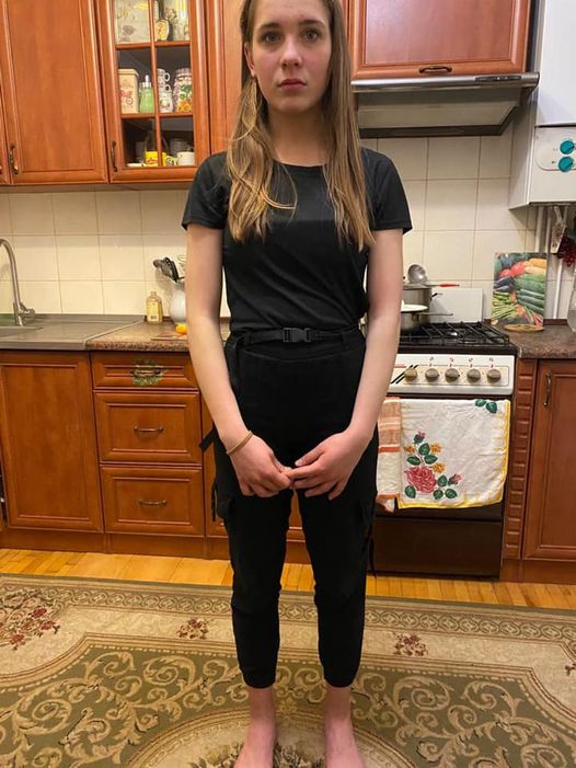 На зображенні може бути: одна або кілька осіб, люди стоять та у приміщенні