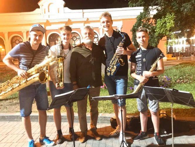 Новини Вінниці - фото з «Це було зовсім неочікувано»: вінницький саксофоніст зіграв з американським військовим оркестром