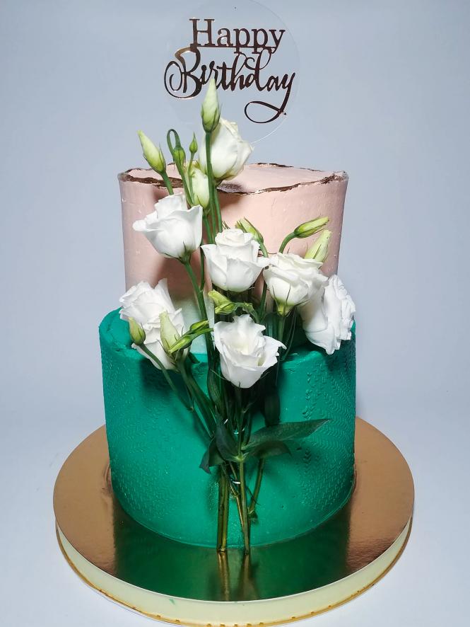 Новини Тернополя - фото з Я успішна! Кондитерка з Тернополя про те, як бабуся навчила любити випічку і безсонні ночі за роботою На зображенні може бути: cake, prairie gentian та текст «Happy A»