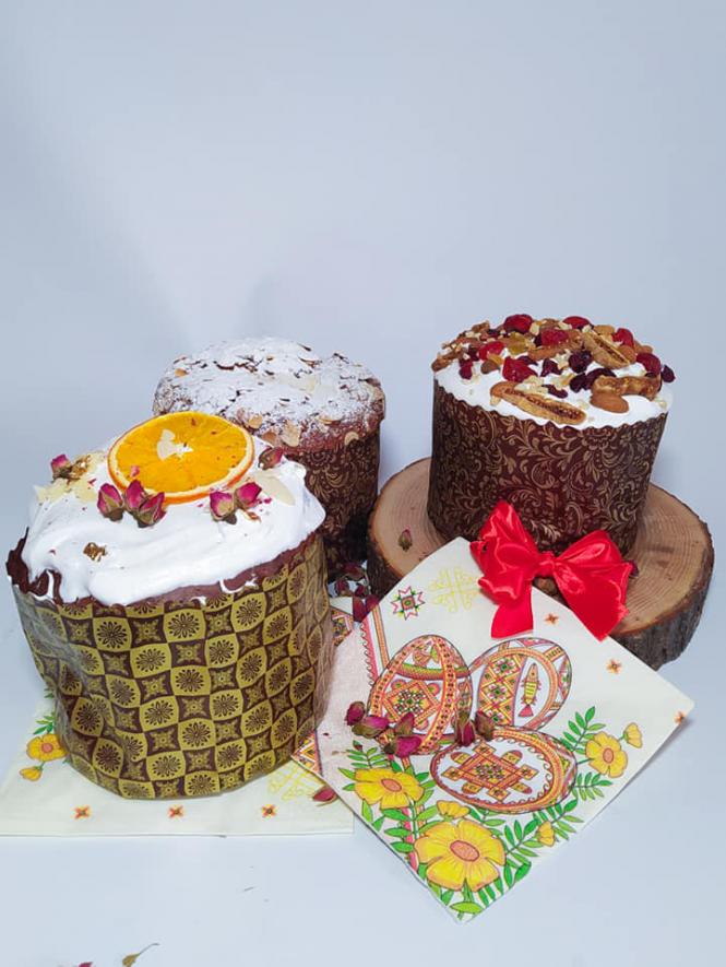 Новини Тернополя - фото з Я успішна! Кондитерка з Тернополя про те, як бабуся навчила любити випічку і безсонні ночі за роботою На зображенні може бути: cake та у приміщенні