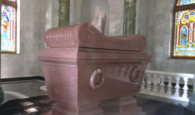 Новини Козятина - фото з «Бальзамувати, як Леніна, не будуть»: Леонід Яковишин, що родом з Козятина, побудував собі мавзолей