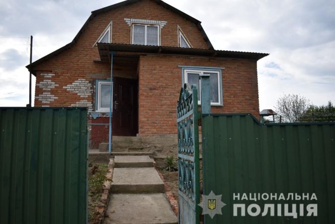 На очах сусідів у Гайсинському районі мати зарізала сина