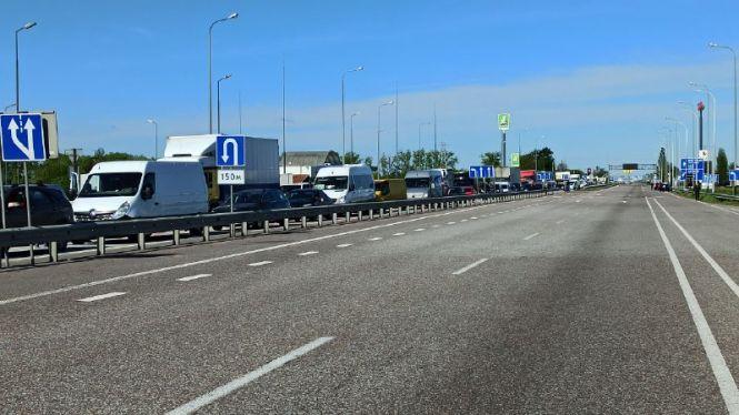 Новини Житомира - фото з У Житомирському районі обкрадені Держгеокадастром селяни перекрили трасу Київ-Чоп. ФОТО. ВІДЕО. Оновлюється