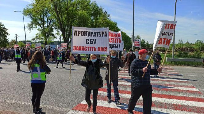 Новини Житомира - фото з У Житомирському районі обкрадені Держгеокадастром селяни перекрили трасу Київ-Чоп. ФОТО. ВІДЕО. Оновлюється