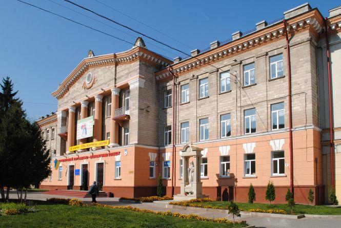 Новини Тернополя - фото з Скільки коштує навчання в тернопільських коледжах, які спеціальності та чи є гуртожитки (ЦІНИ)