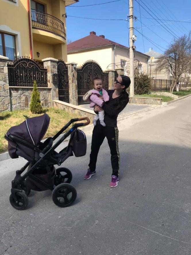 Новини Тернополя - фото з Вдома двоє дітей і все на своїх місцях: тернополянка вчить жінок, як організувати простір На зображенні може бути: дитина, стоїть та на відкритому повітрі