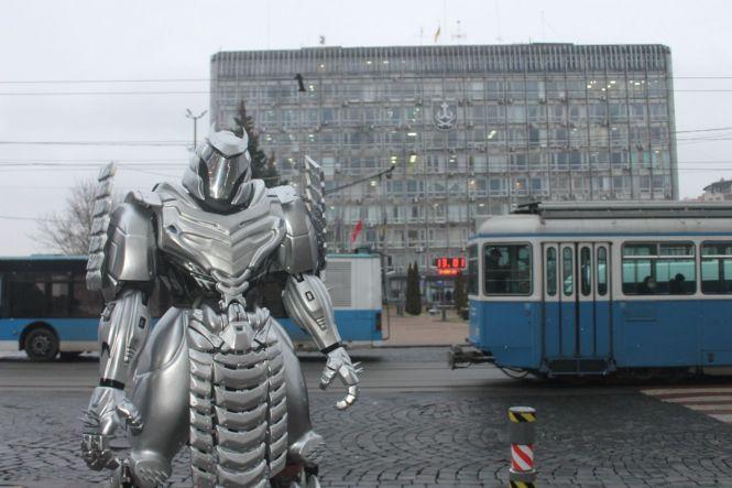 Новини Вінниці - фото з Ніби з Голлівуду. Навіщо вінничанин виготовляє яскраві костюми відомих кіногероїв?